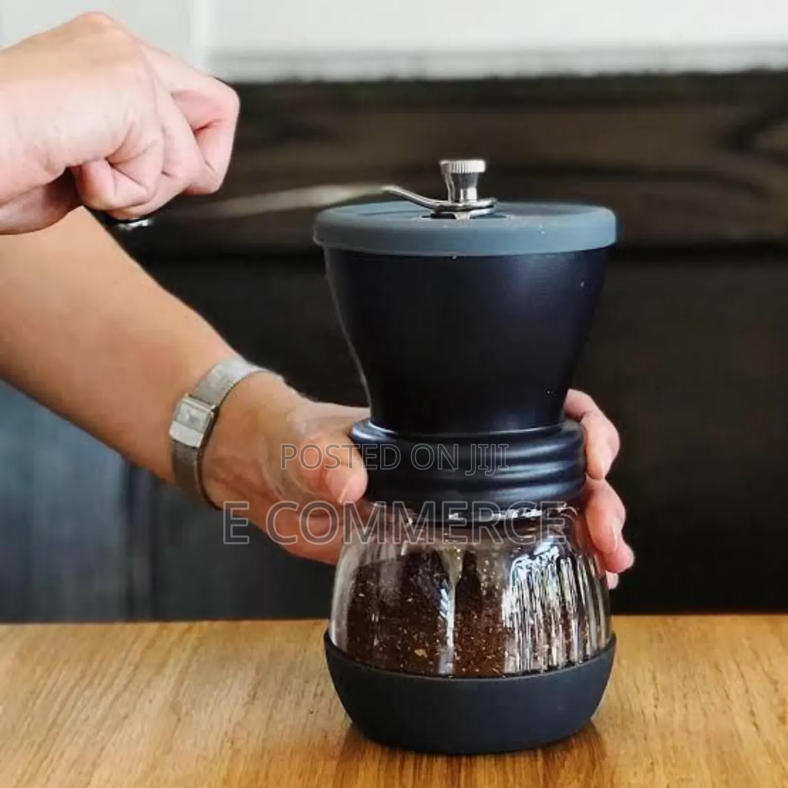በእጅ የሚሰራ የቡና መፍጫ (Manual Coffee Grinder)