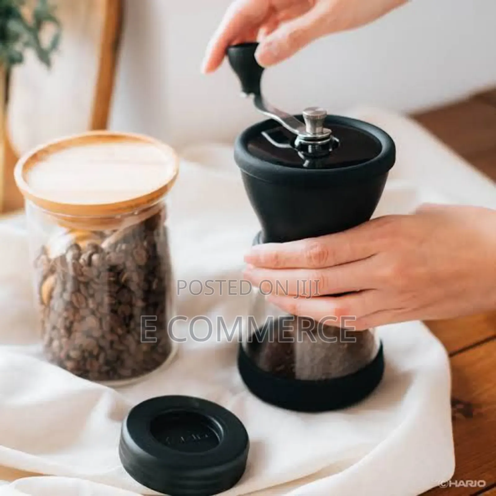በእጅ የሚሰራ የቡና መፍጫ (Manual Coffee Grinder)