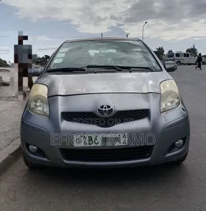 Toyota Yaris 2010 Silver