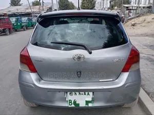 Toyota Yaris 2010 Silver