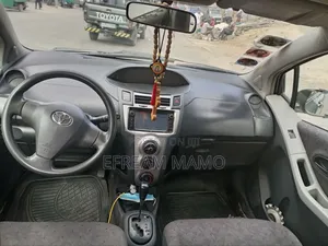 Toyota Yaris 2010 Silver