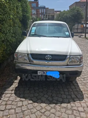 Toyota Hilux 2003 White