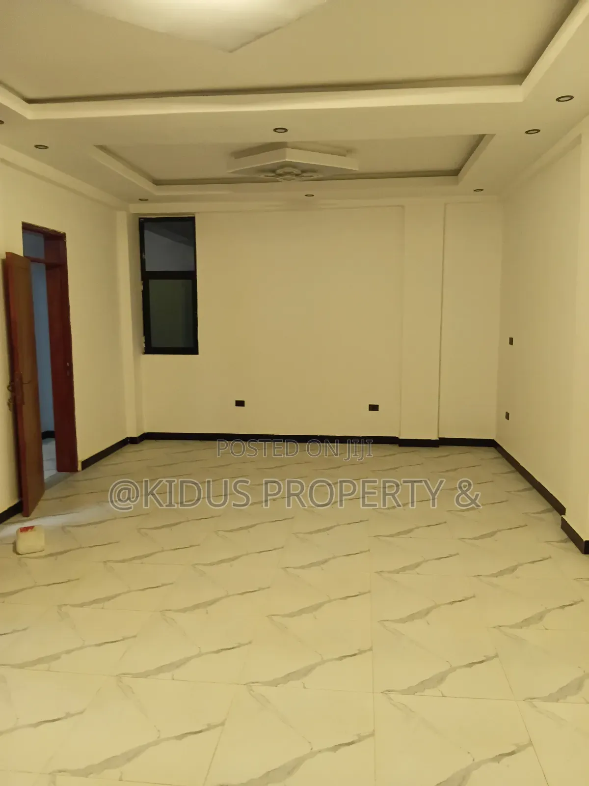 8bdrm Townhouse / Terrace in Nasswe Real States, Nifas Silk-Lafto