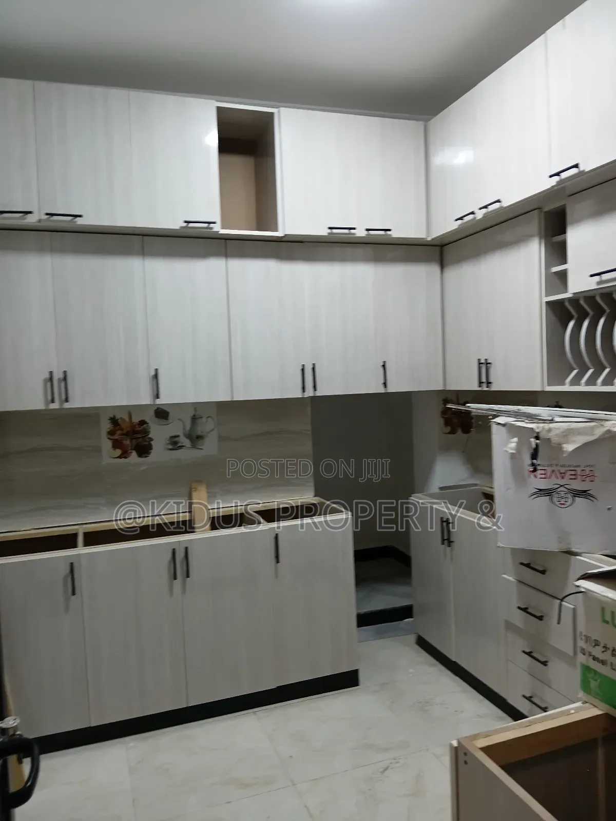 8bdrm Townhouse / Terrace in Nasswe Real States, Nifas Silk-Lafto