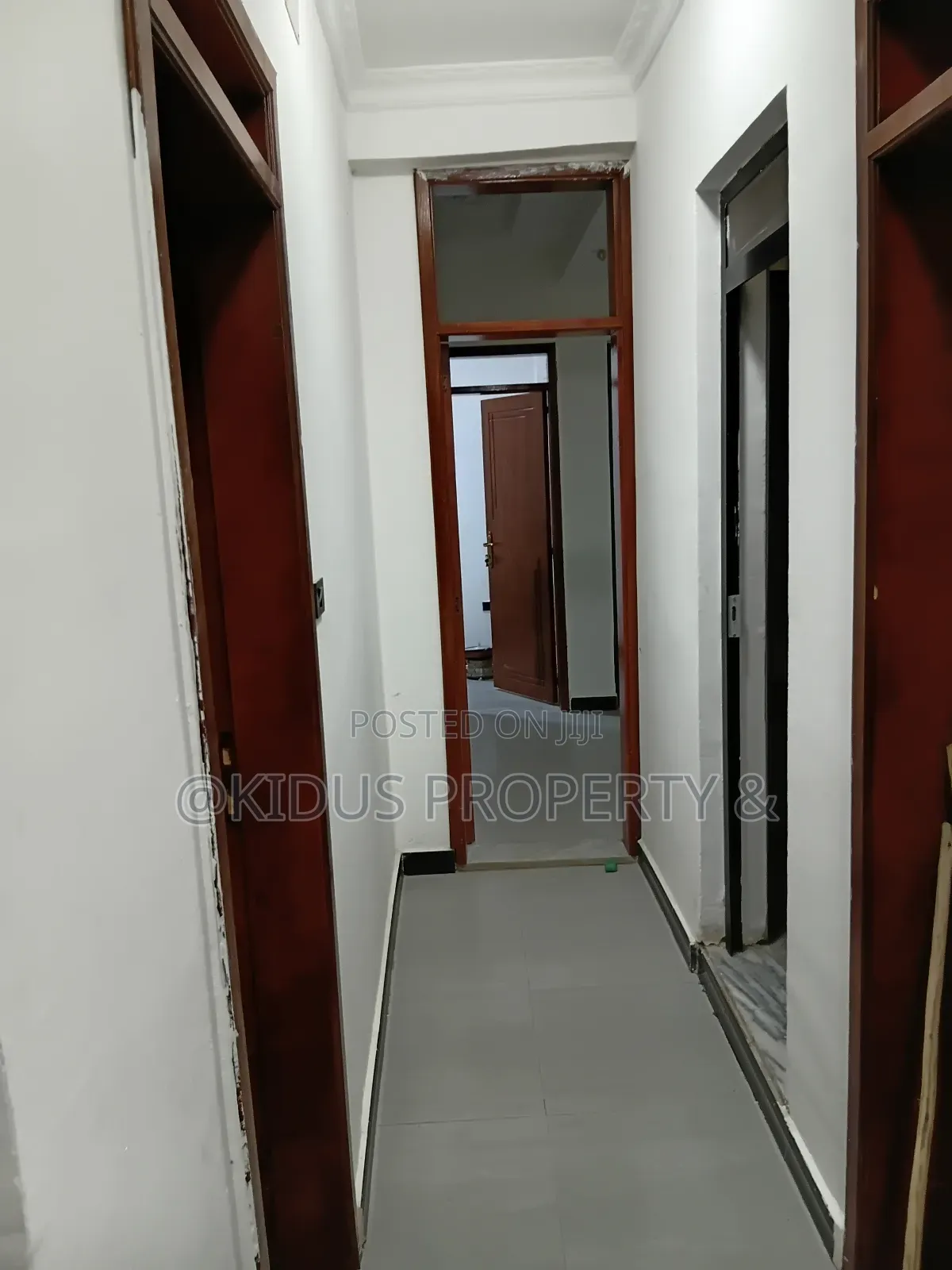 8bdrm Townhouse / Terrace in Nasswe Real States, Nifas Silk-Lafto