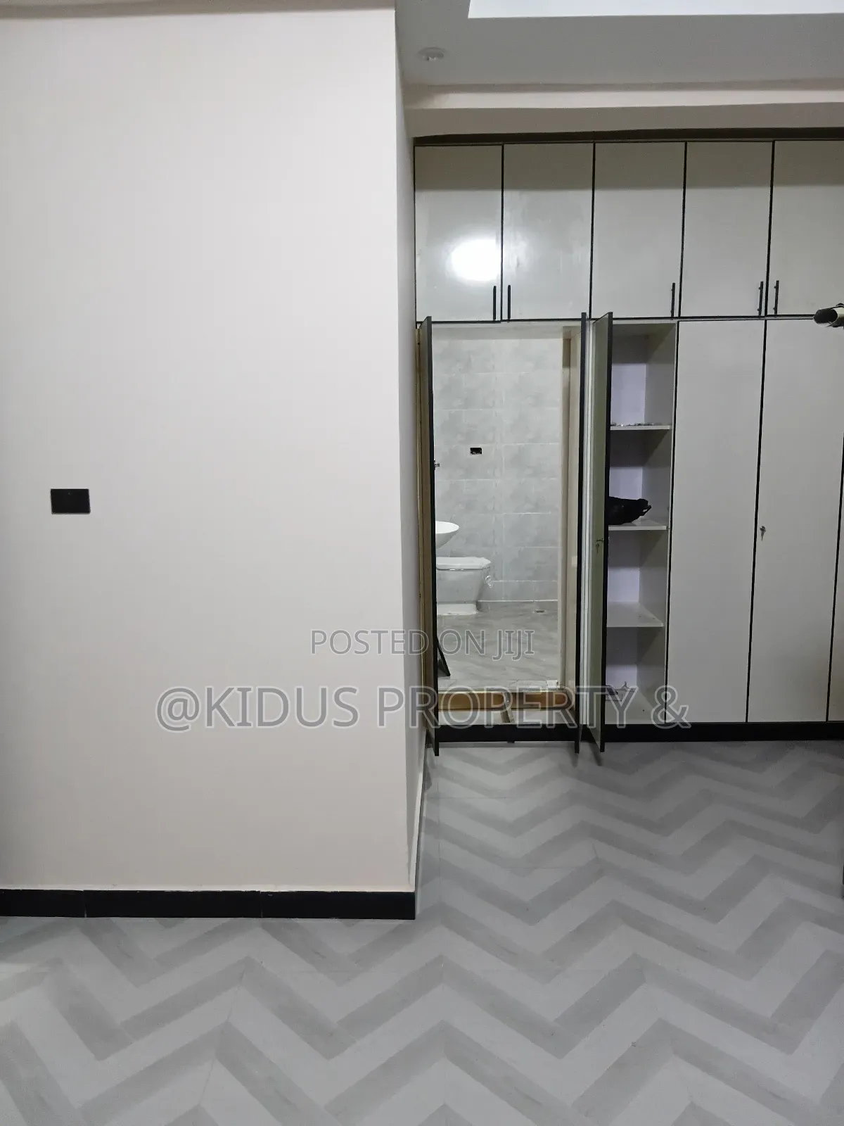 8bdrm Townhouse / Terrace in Nasswe Real States, Nifas Silk-Lafto