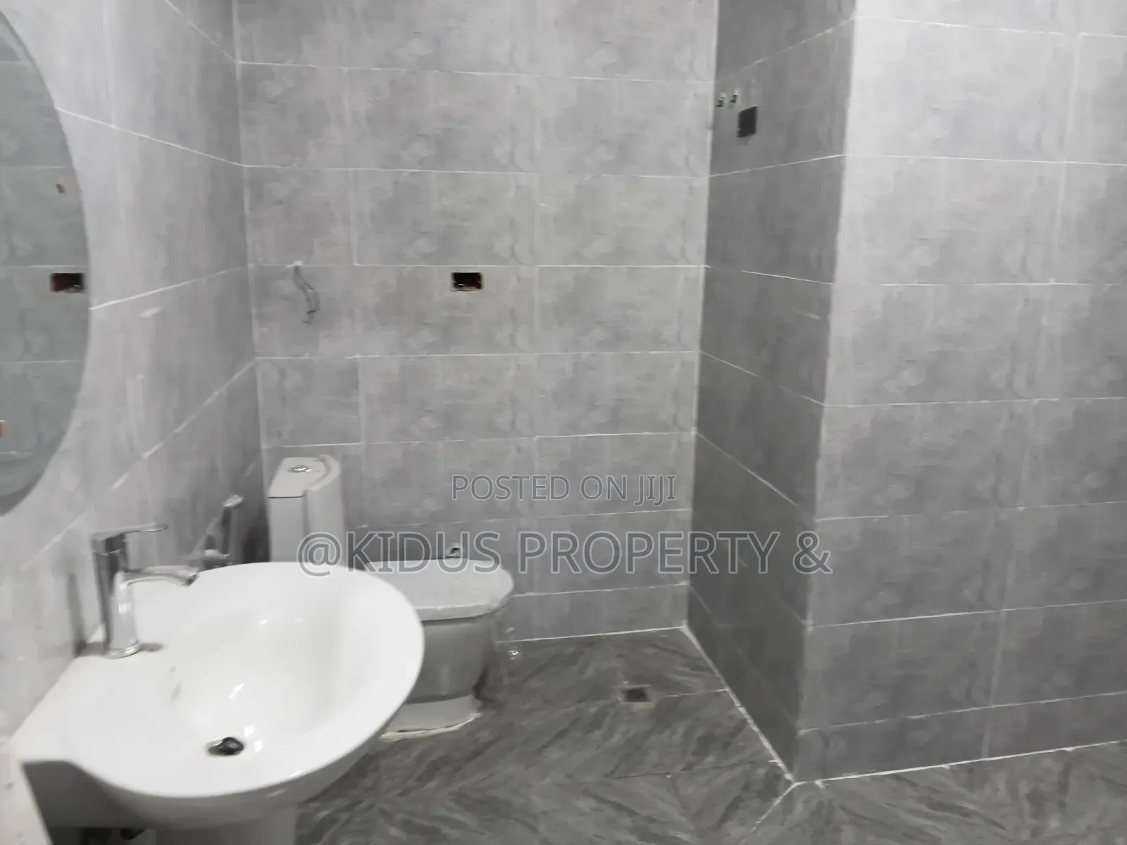 8bdrm Townhouse / Terrace in Nasswe Real States, Nifas Silk-Lafto