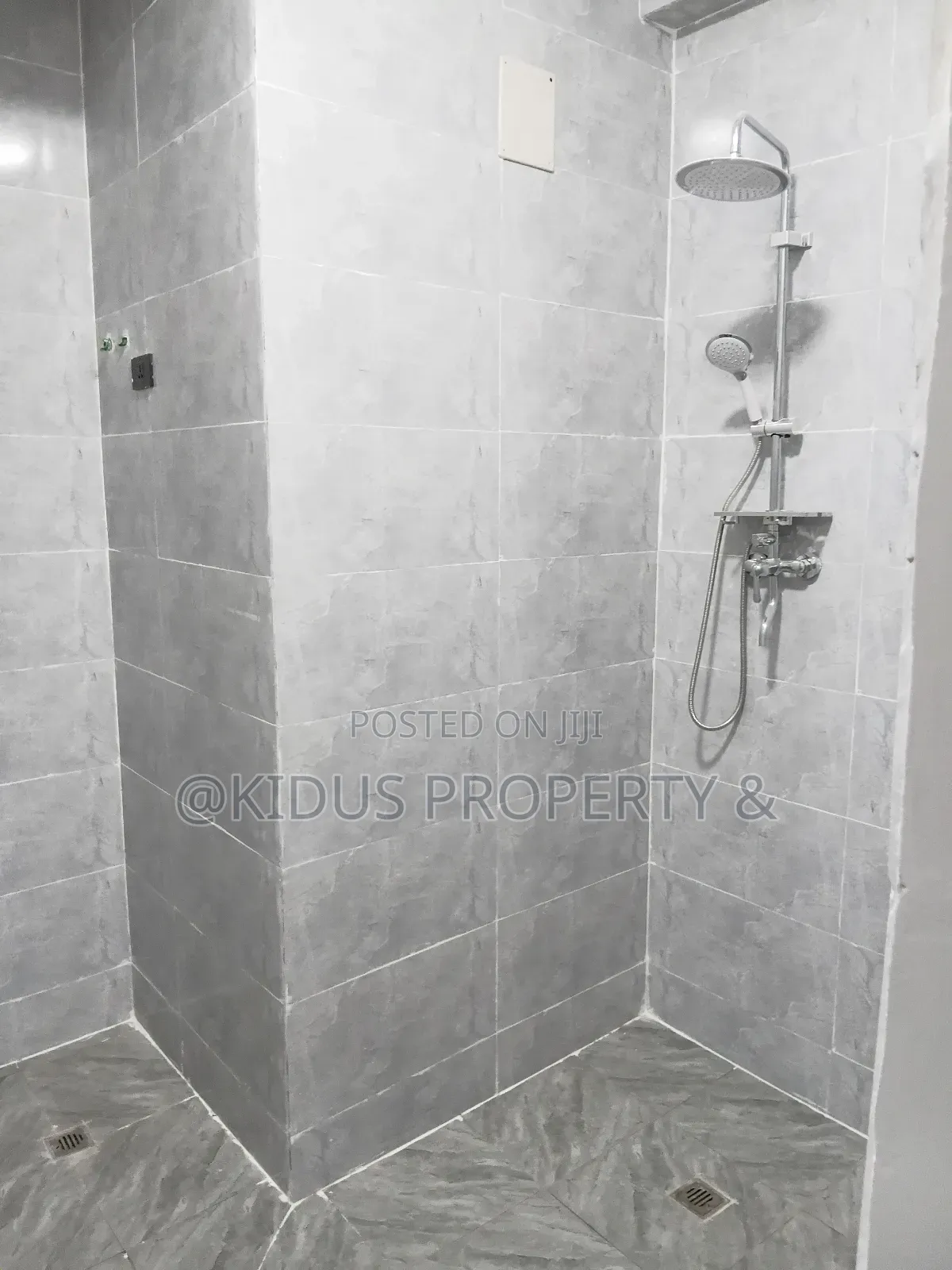 8bdrm Townhouse / Terrace in Nasswe Real States, Nifas Silk-Lafto