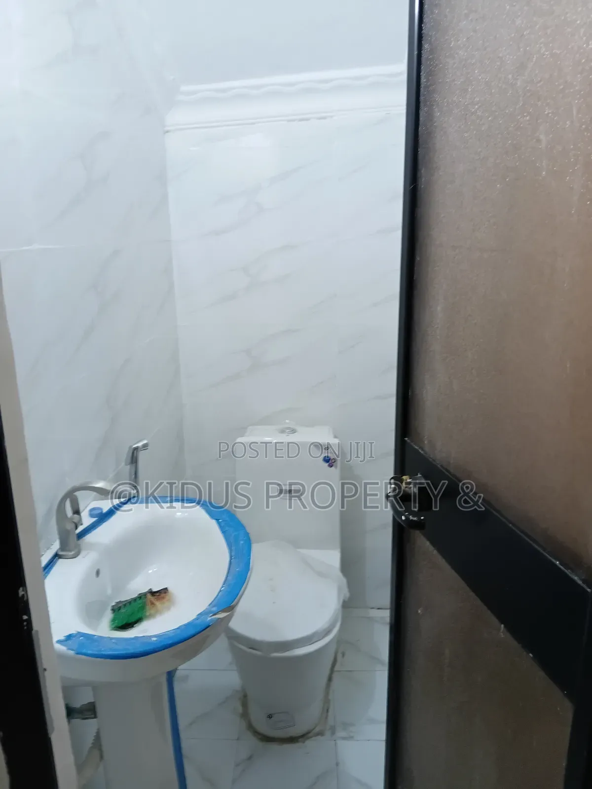 8bdrm Townhouse / Terrace in Nasswe Real States, Nifas Silk-Lafto