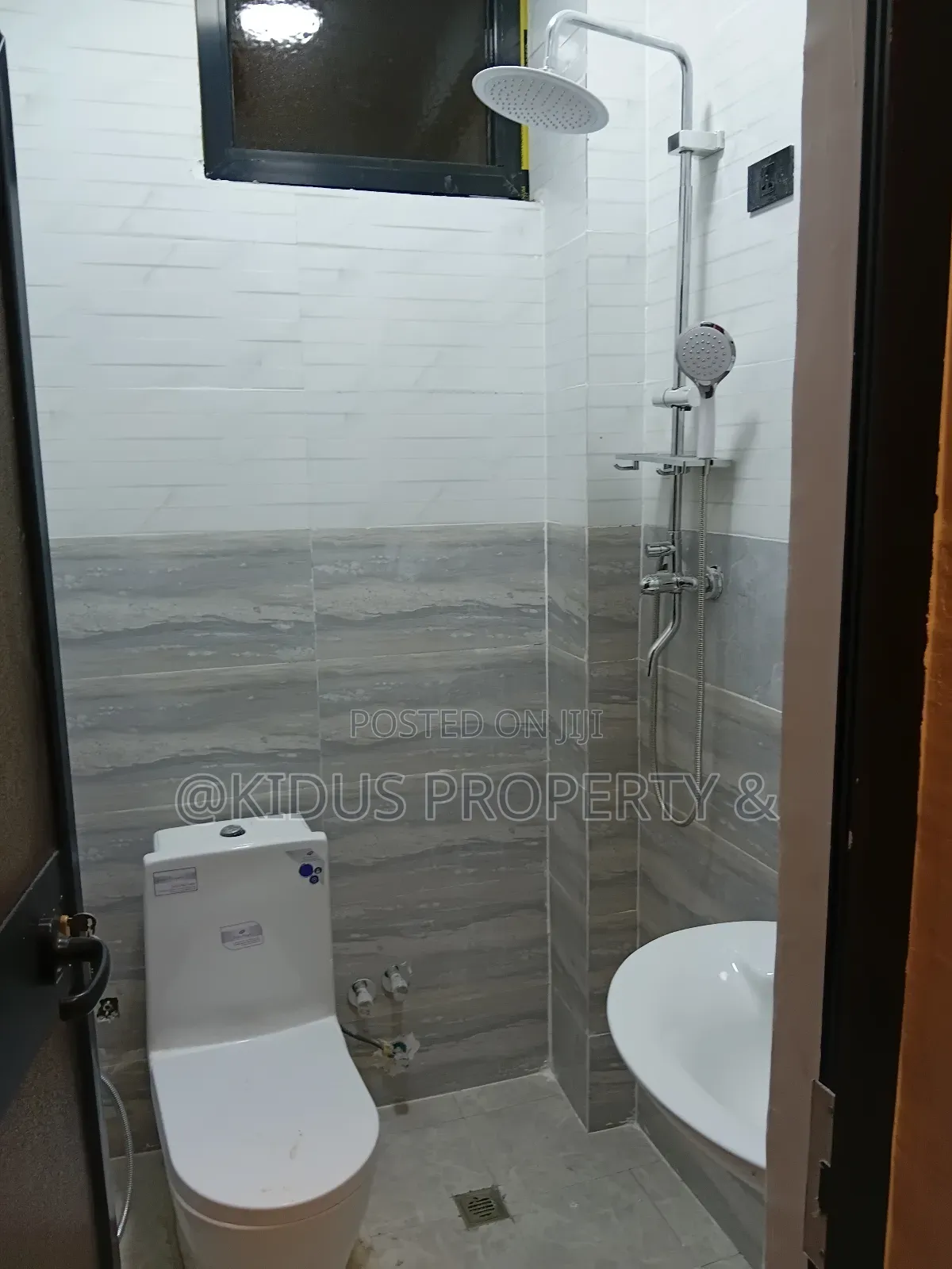 8bdrm Townhouse / Terrace in Nasswe Real States, Nifas Silk-Lafto