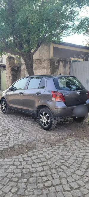 Toyota Yaris 2010 Gray