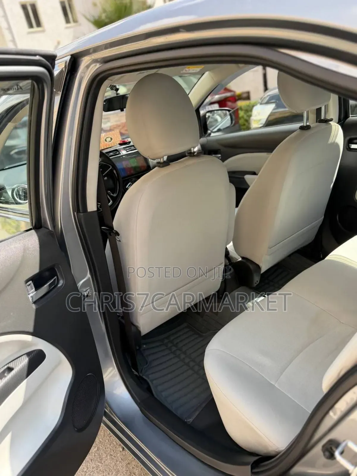 Mitsubishi Attrage 2022 Silver