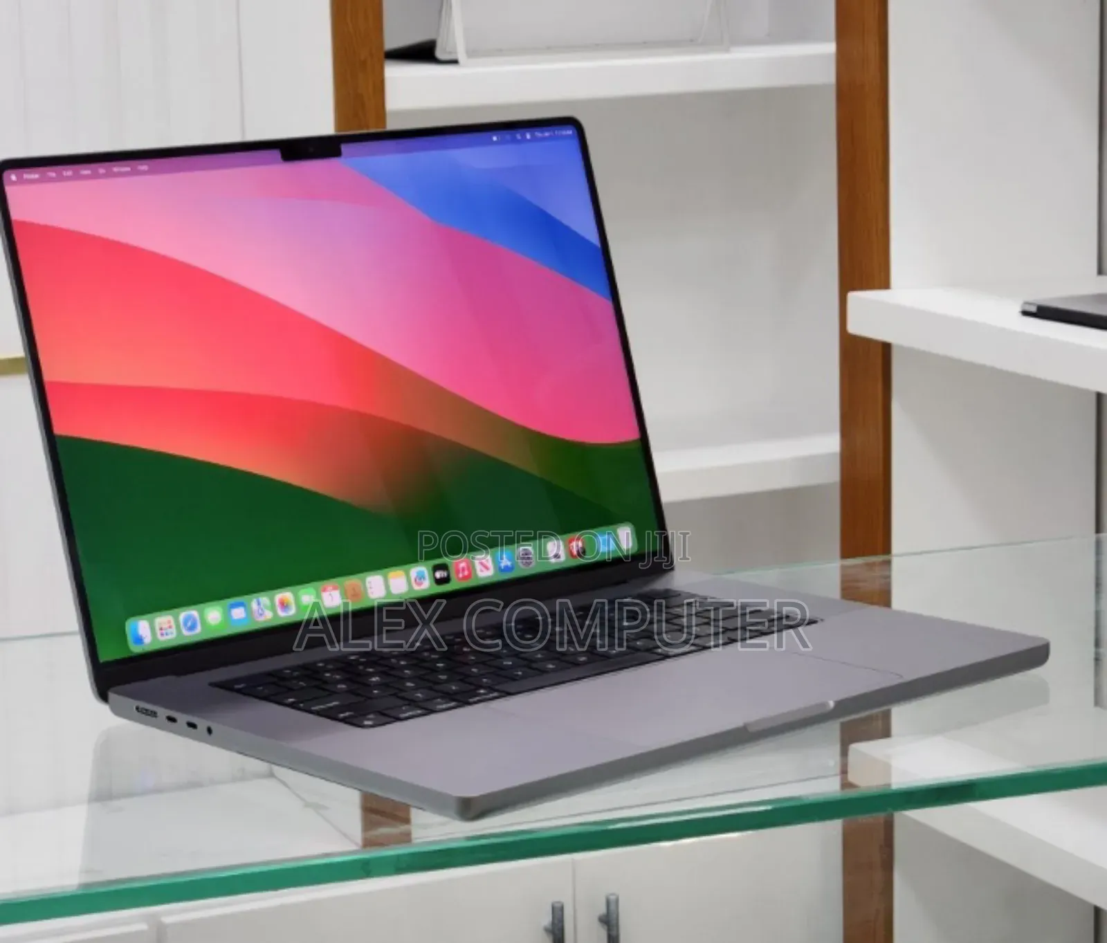 New Laptop Apple MacBook Pro 32GB Apple M1 Max SSD 512GB