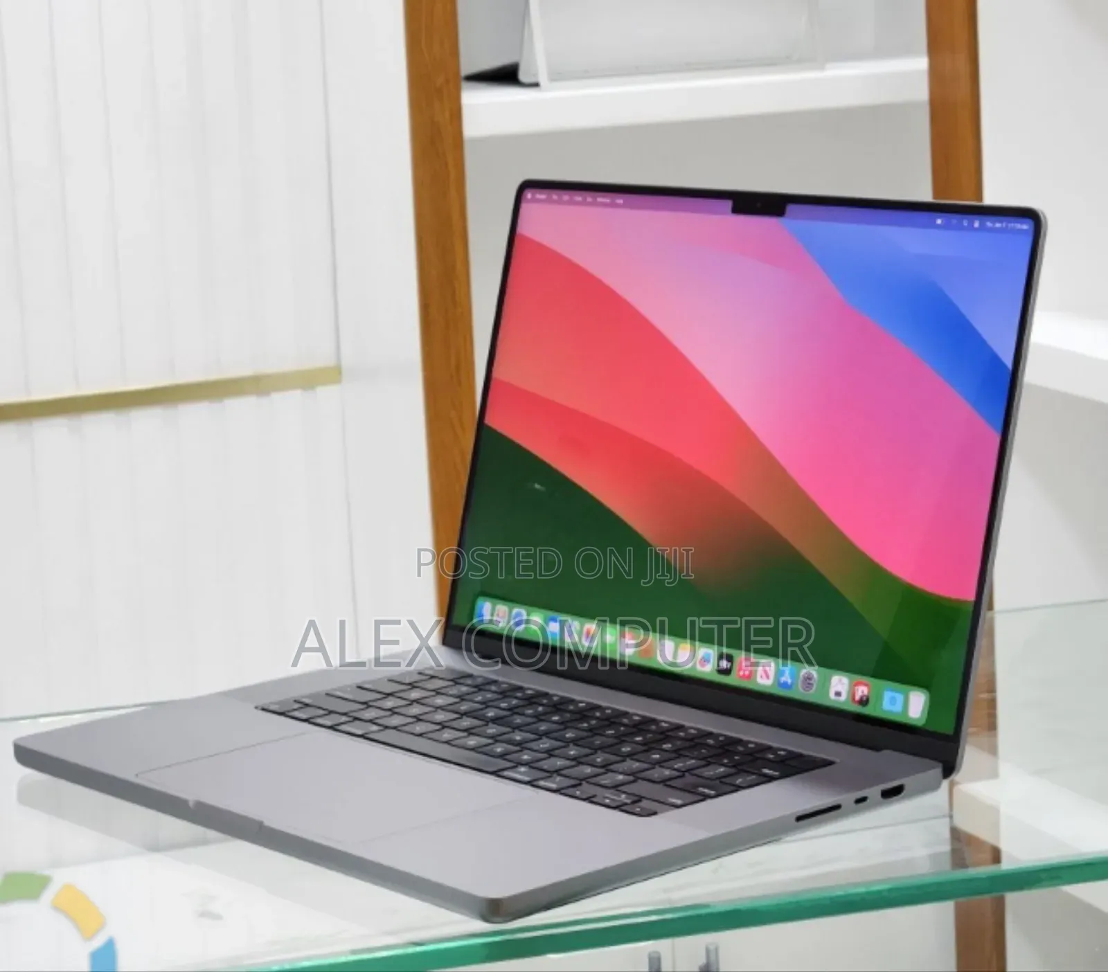 New Laptop Apple MacBook Pro 32GB Apple M1 Max SSD 512GB