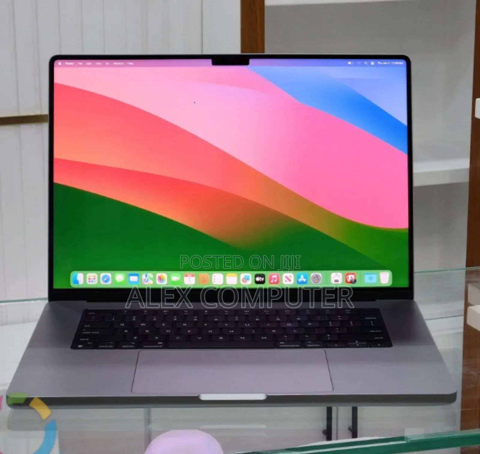 New Laptop Apple MacBook Pro 32GB Apple M1 Max SSD 512GB