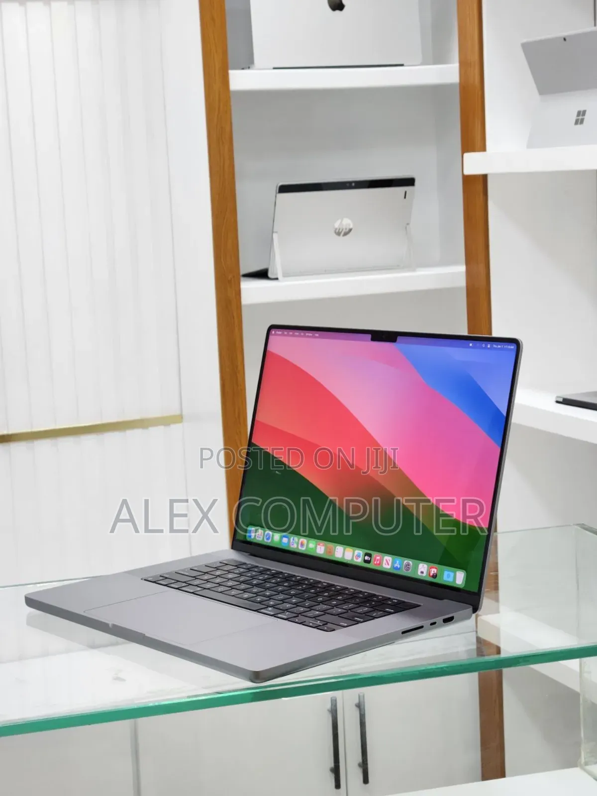 New Laptop Apple MacBook Pro 32GB Apple M1 Max SSD 512GB