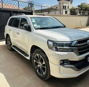 Toyota Land Cruiser 4.5 V8 VXR 2020 White