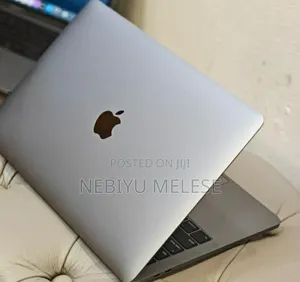 New Laptop Apple MacBook Pro 2019 16GB Intel Core I7 SSD 256GB