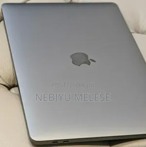 New Laptop Apple MacBook Pro 2019 16GB Intel Core I7 SSD 256GB