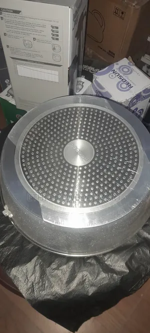 Momcoc 28cm Deep Fry Pan With Lid ባለ ክዳን መጥበሻ በተለያየ መጠን