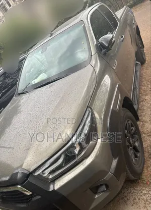 Toyota Hilux 2021 Ivory