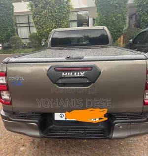 Toyota Hilux 2021 Ivory
