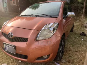 Toyota Yaris 2010 Orange