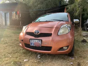 Toyota Yaris 2010 Orange