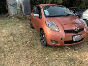 Toyota Yaris 2010 Orange
