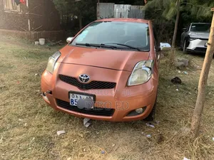 Toyota Yaris 2010 Orange