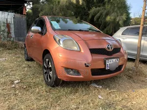 Toyota Yaris 2010 Orange