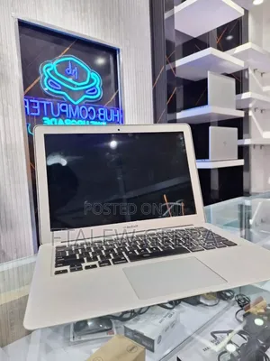 New Laptop Apple MacBook Air 2017 8GB Intel Core I5 SSD 256GB