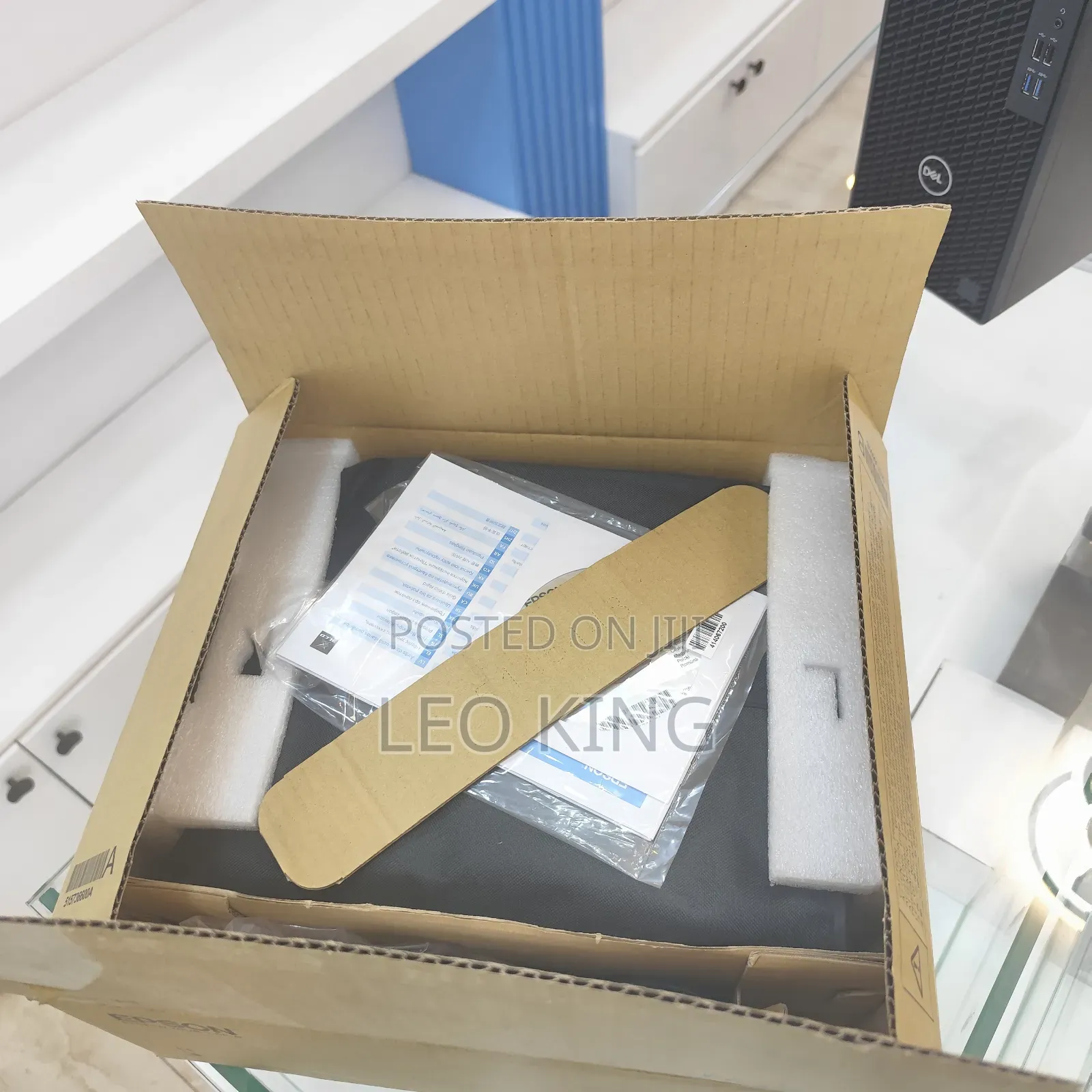 BRND New Epson Eb-E10 Projector With Lumens 3600,Floor and Table