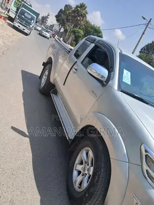 Toyota Hilux 2013 Gray