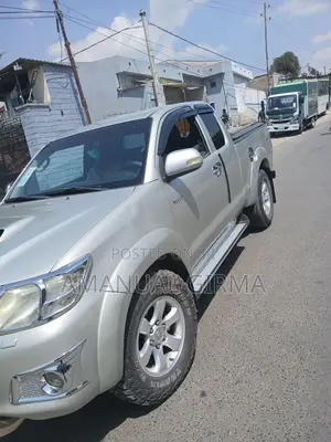 Toyota Hilux 2013 Gray