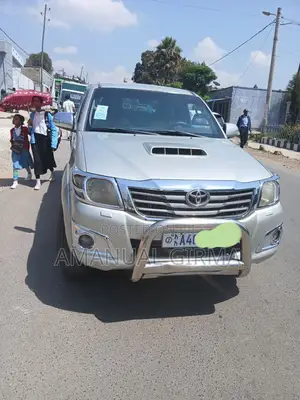 Toyota Hilux 2013 Gray