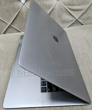 New Laptop Apple MacBook Pro 2019 16GB Intel Core I9 SSD 512GB