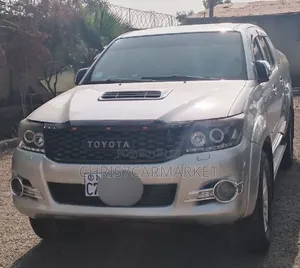 Toyota Hilux 3.0 D-4D 4x4 2012 Silver