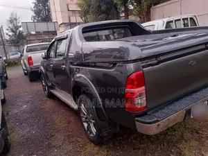 Toyota Hilux 2012 Gray