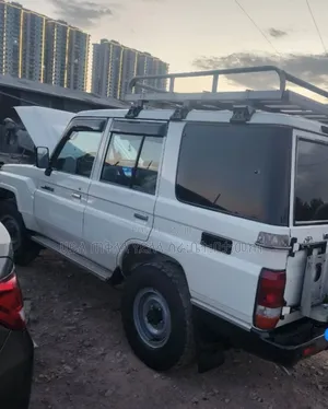 Toyota Land Cruiser 2017 Off white