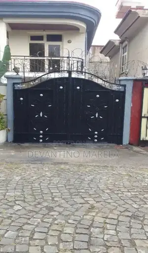 6bdrm House in Oromia-Finfinne for sale