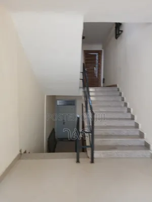 3bdrm Apartment in አስቼኳይ በፊጋ ኖህ የሚሸጥ, Bole for sale