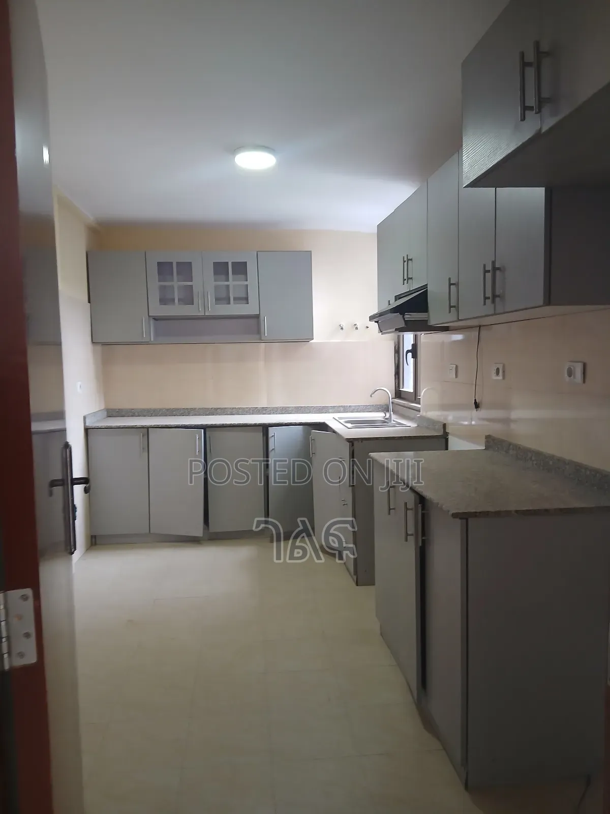 3bdrm Apartment in አስቼኳይ በፊጋ ኖህ የሚሸጥ, Bole for sale