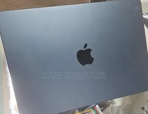 New Laptop Apple MacBook Air 2025 M4 13-Inch 16GB Apple M4 SSD 256GB