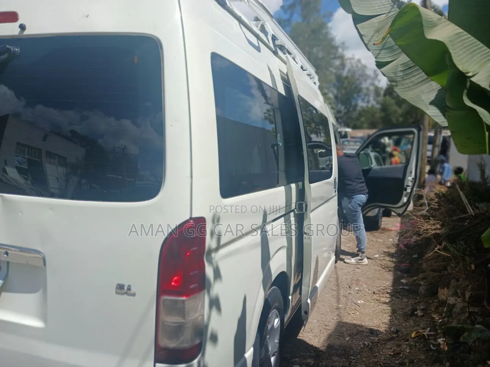 Toyota HiAce 2017 White