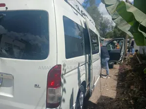 Toyota HiAce 2017 White