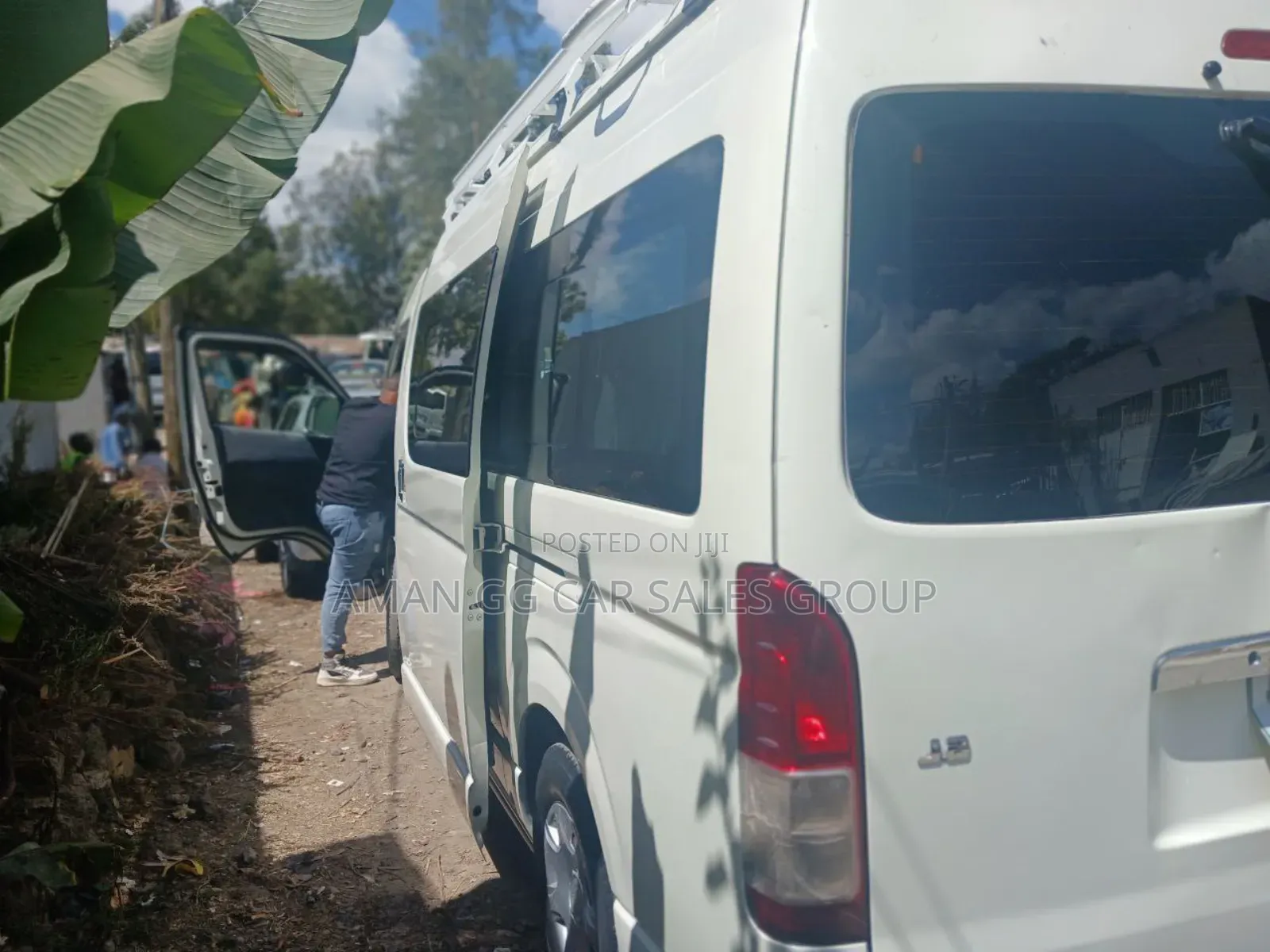 Toyota HiAce 2017 White