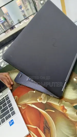 New Laptop Dell XPS 15 8GB Intel Core I5 SSD 256GB