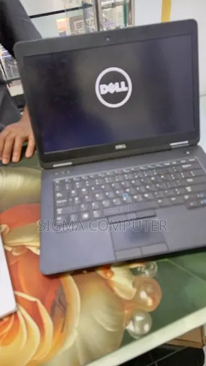 New Laptop Dell XPS 15 8GB Intel Core I5 SSD 256GB