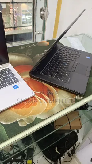 New Laptop Dell XPS 15 8GB Intel Core I5 SSD 256GB